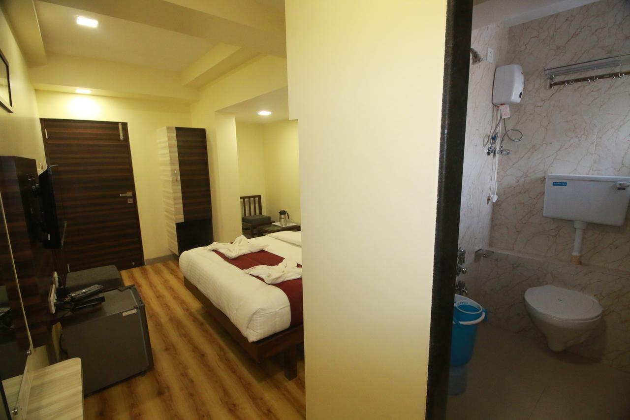 Hotel Alfa International Near Nanavati Hospital Mumbai Near Airport Mumbai Near Juhu Beach Ngoại thất bức ảnh